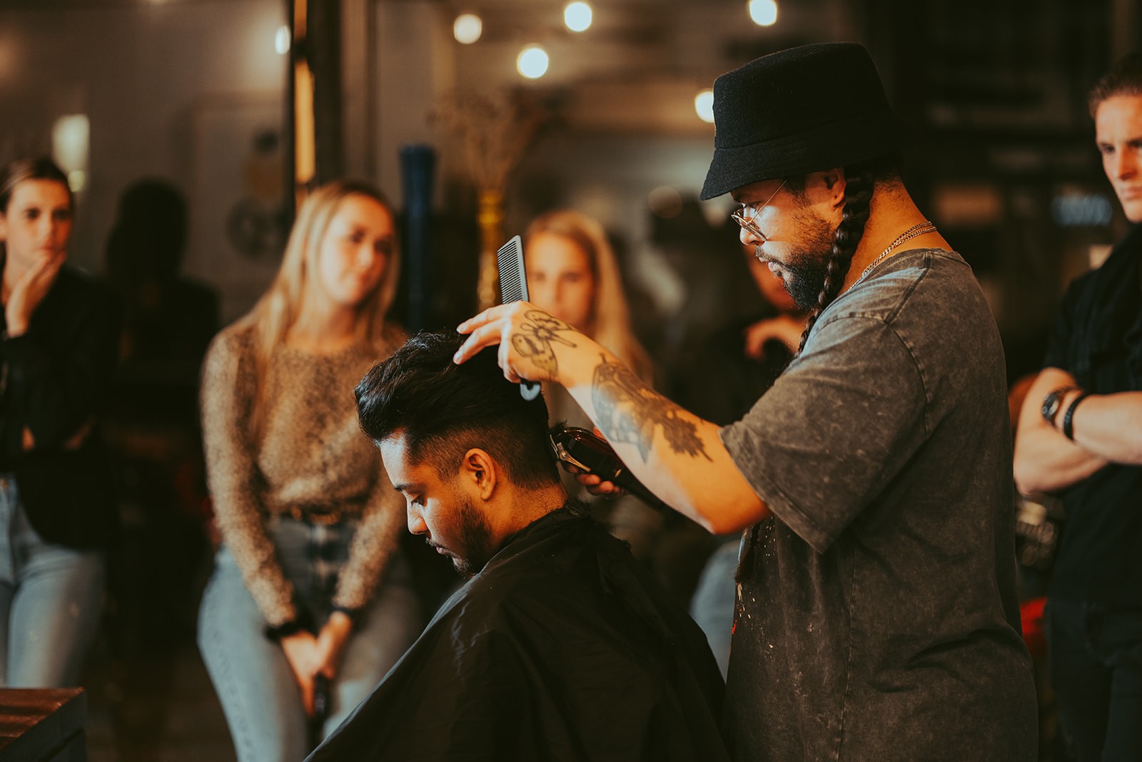Advance Gentlemen Haircut – Barber College